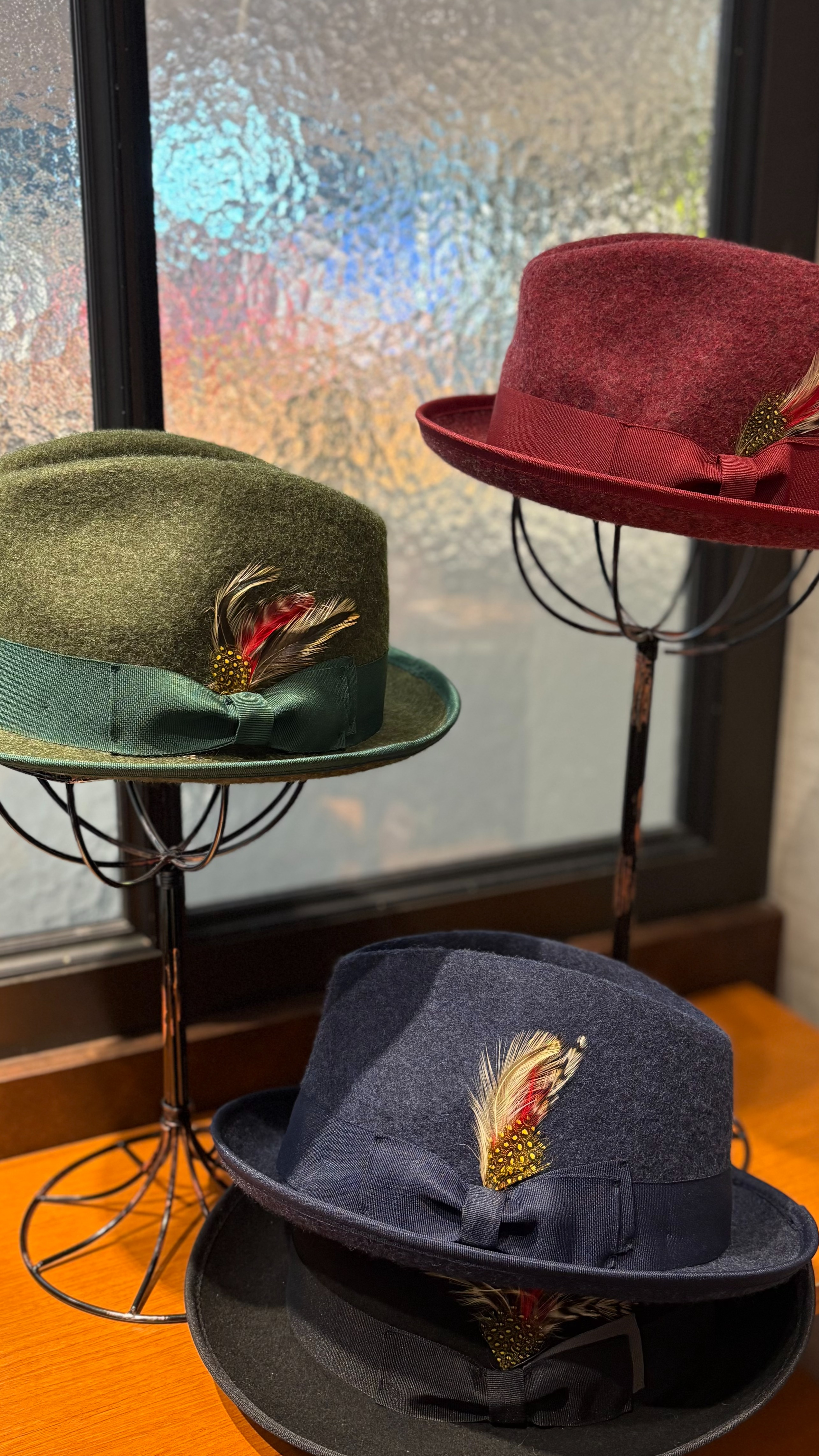 AKUBRA 羽根付きフェルトハット AKUBRA 羽根付きフェルトハット AKUBRA 羽根付きフェルトハット AKUBRA