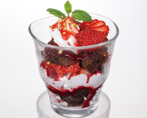 季節限定！苺とショコラのグラスショートケーキ