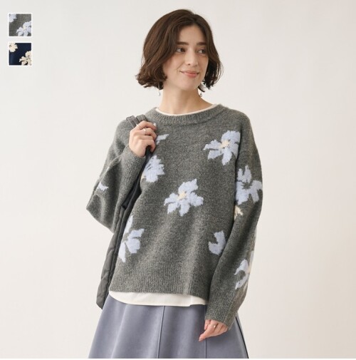 配色の花柄でコーデの主役になる柔らかニットトップス🌸