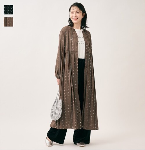 さりげなくきらめくグリッタードットのワンピース✨