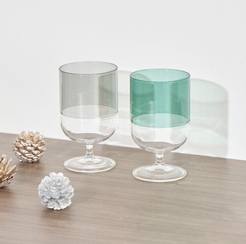 パーティー気分高まるカラーガラス製ステムグラス✨