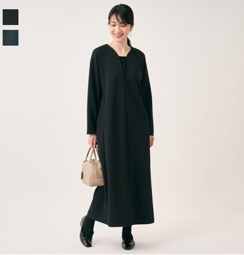胸元のレース切り替えが上品なワンピース👗