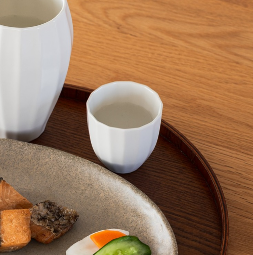 飲み口なめらか、薄造り磁器の盃🥛