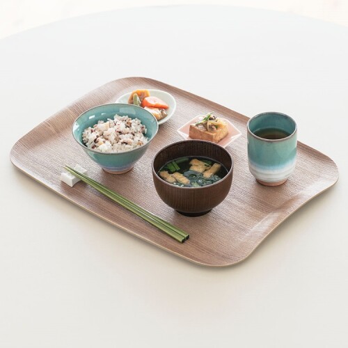一食分がきれいに収まるファミリートレイ✨