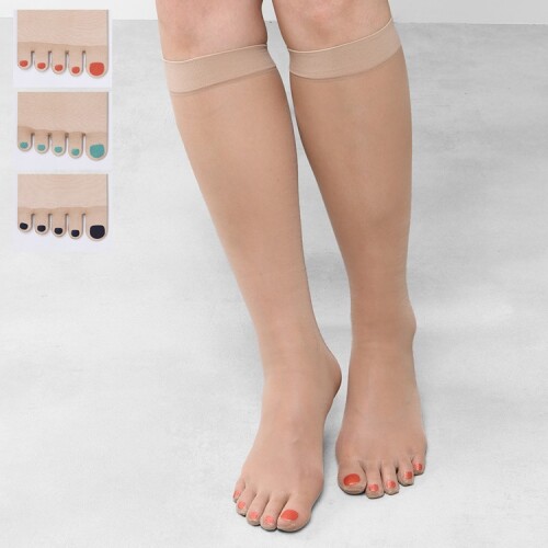 履くだけでお手軽フットネイル💅