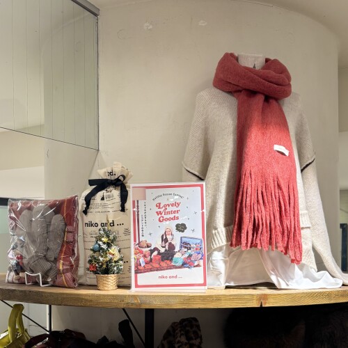 ギフトにぴったりの冬物アイテム🧣