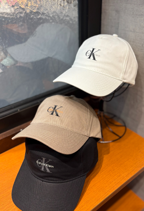 【おすすめ商品のご紹介】 Calvin Klein Monologo Printed Baseball Cap