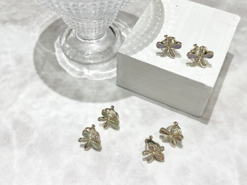 新作イヤリング