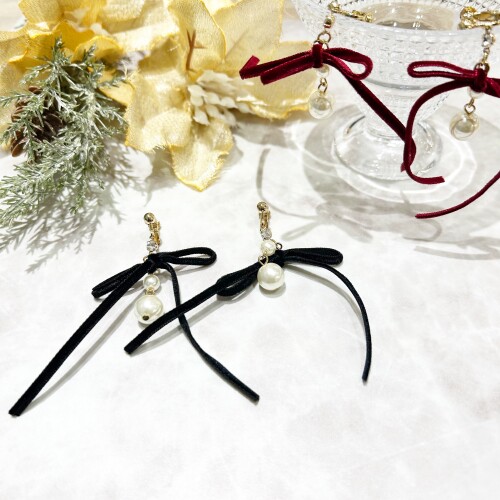 新作ベロアイヤリング🖤