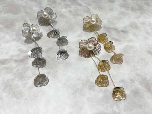 再入荷フラワーピアス