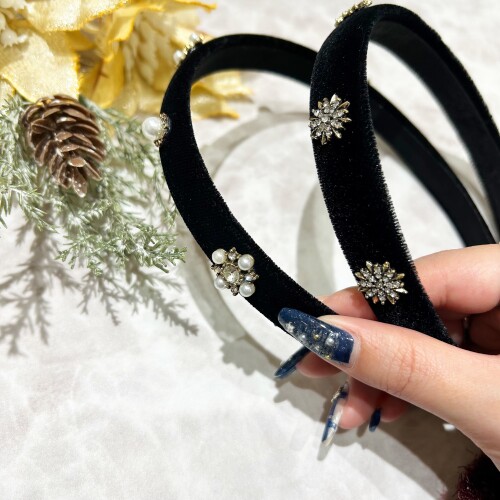 ビジューカチューシャ🖤