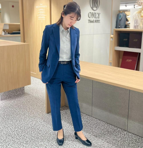 🌷女性のレディーススーツも、お取り扱いしております。