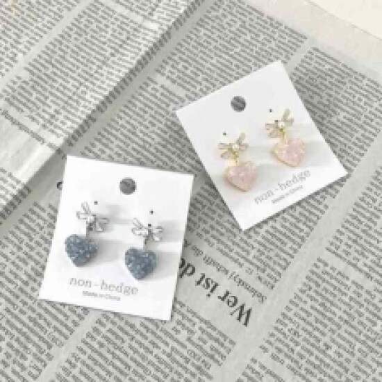 【トレンド】ストーンハートリボンピアス