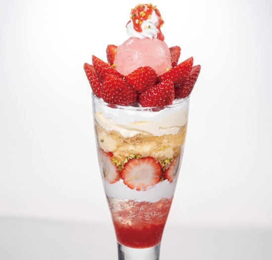 苺７粒使用！贅沢苺パフェ