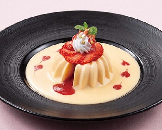 レトロなのに新しい！ババロア苺ソース