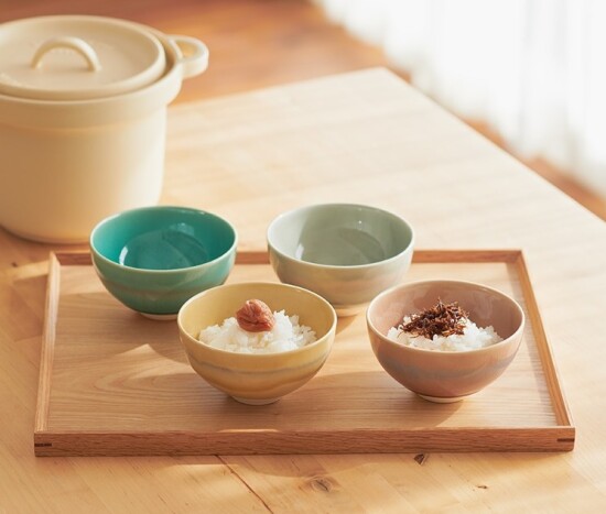 透明感ある貫入釉薬にふわっとにじむラインがきれいなお茶碗🌸