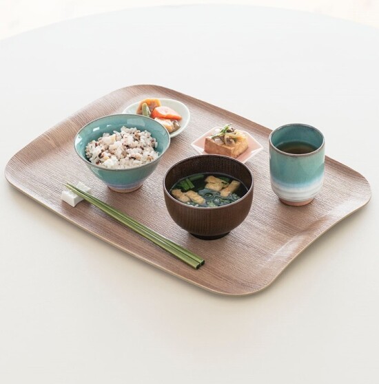 一食分がきれいに収まるサイズ。持ちやすい取っ手形状🌟