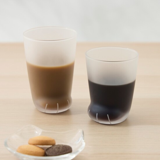 ユニークな猫足グラス🐱