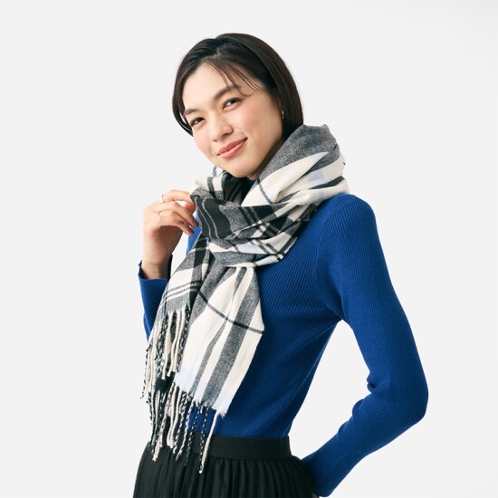 冬コーデを彩るチェックストール🧣