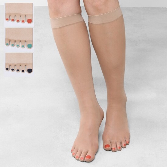 履くだけでお手軽フットネイル💅