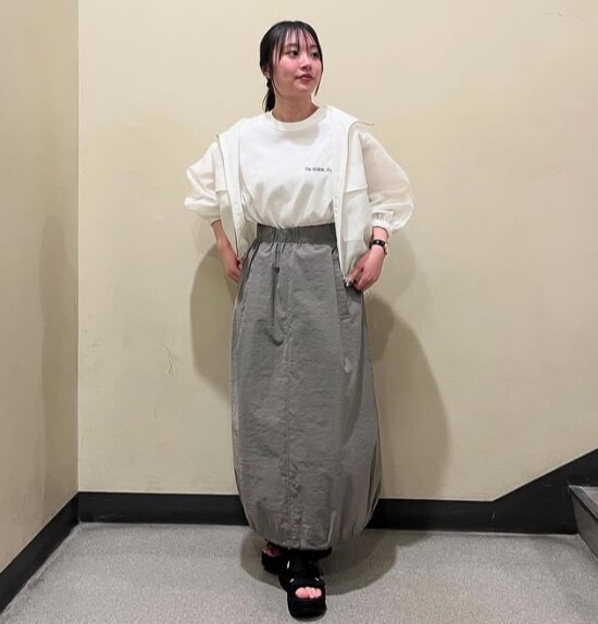 シアーアイテム×ロゴTシャツ