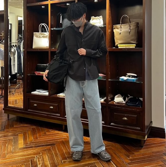 リネンシャツで大人コーデ