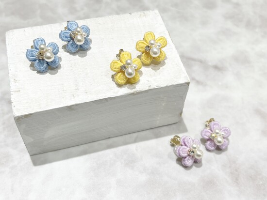 新作刺繍フラワーイヤリング