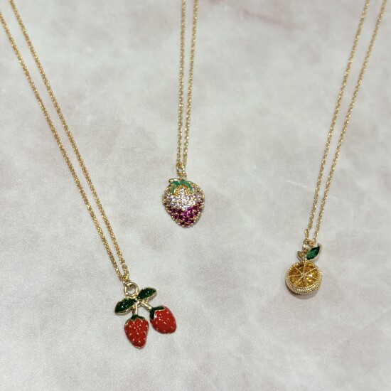 新作プチネックレス🍓