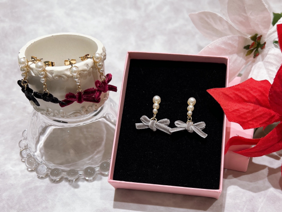 新作ベロアピアス